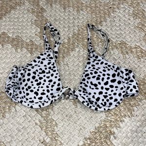 Cute poka dot bikini top, very flattering